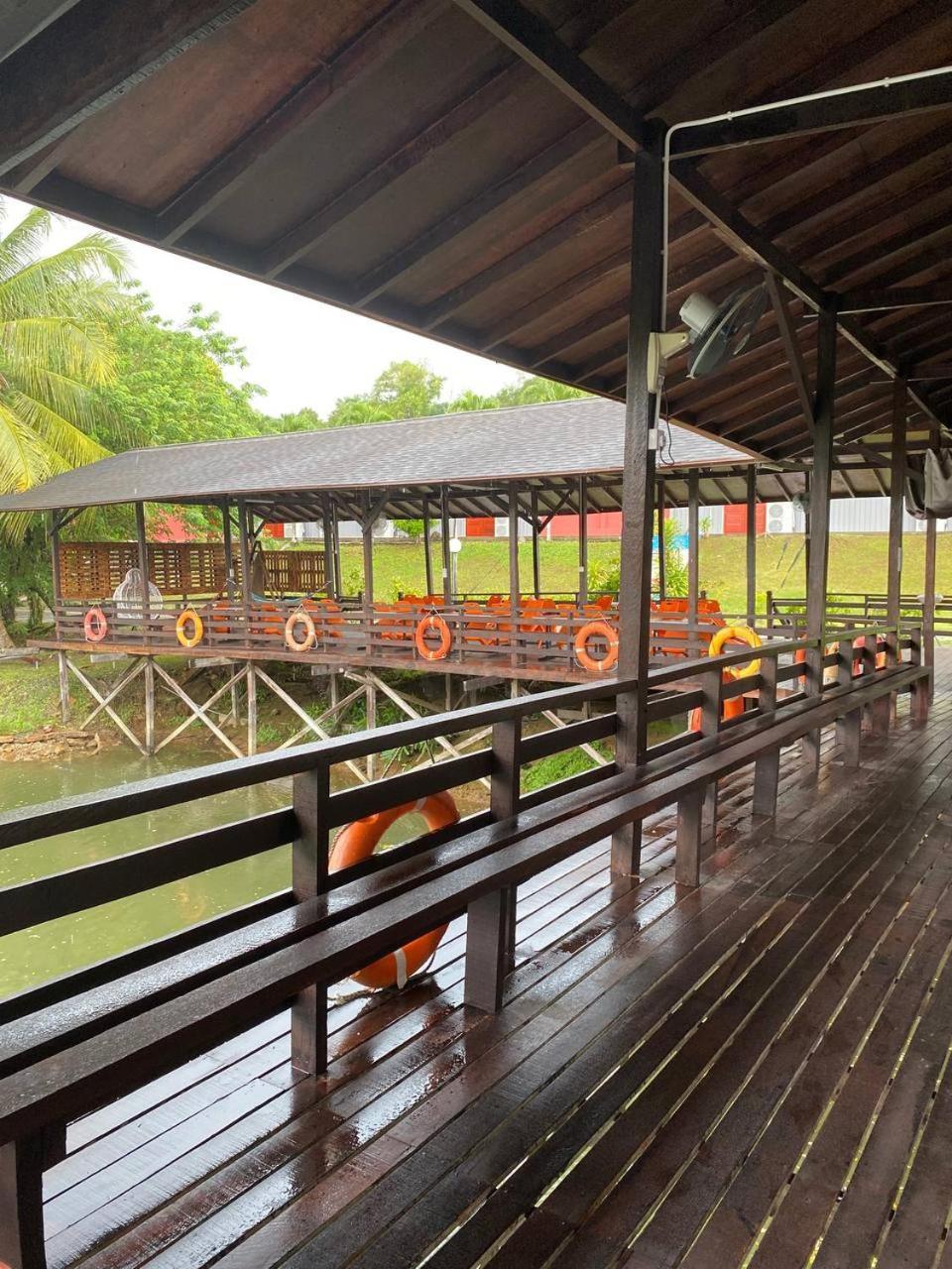 Hotel Putra Sentosa Retreat Camp, Sematan Exterior foto
